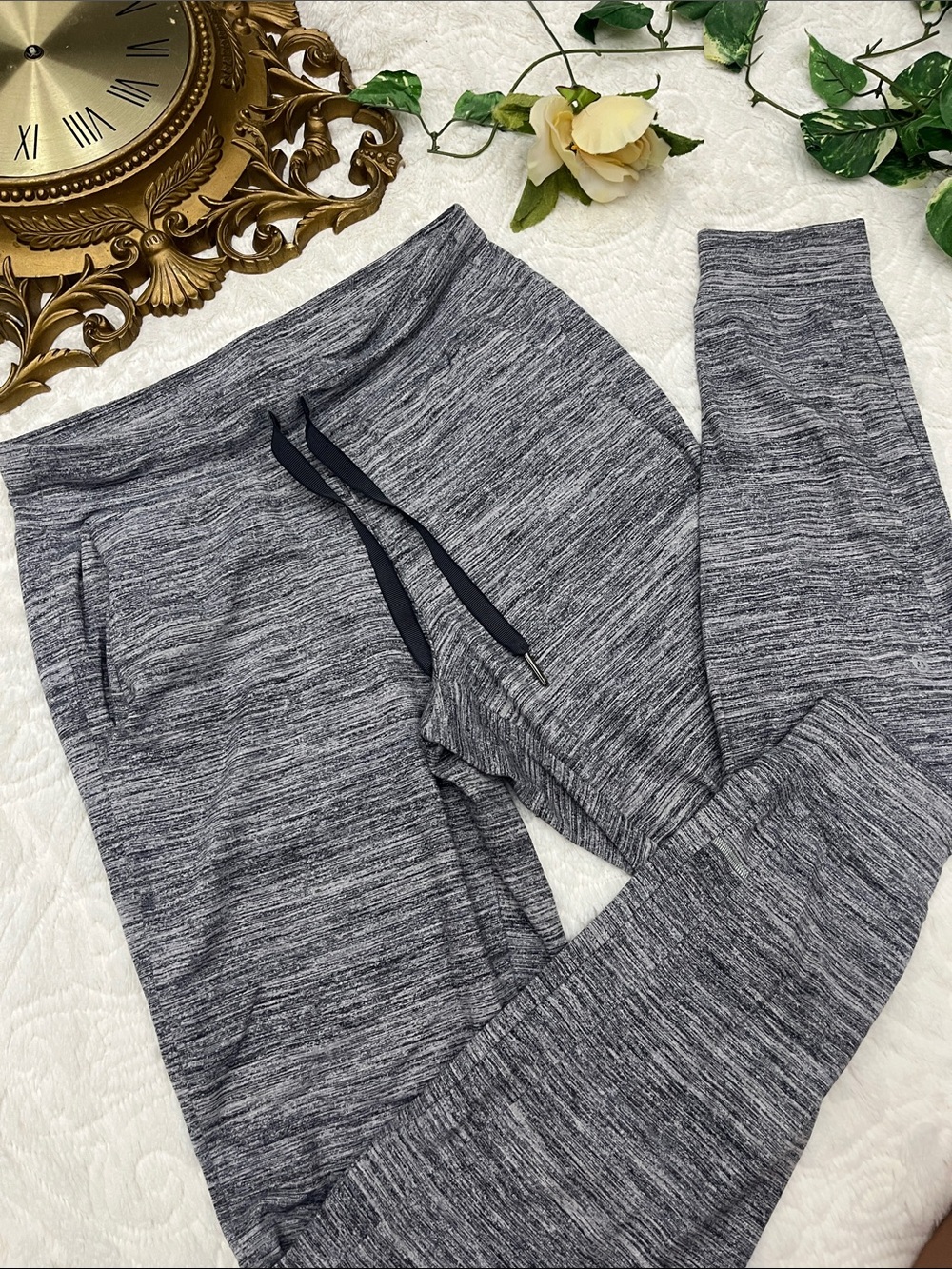Lululemon Jogger size 6